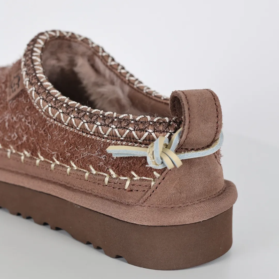 Copywriting price 💰580 The core recommendation is good price. The platform’s foreign trade is exclusively for UGG UGG women’s snow boots 1171444. Produced by the ten-year-old brand shoemaking factory production line. Pay attention to every detail. Longfeng A-grade genuine sheep fur is integrated. It is built in full compliance with the ZP process. Size: 35 36 37 38 39 40